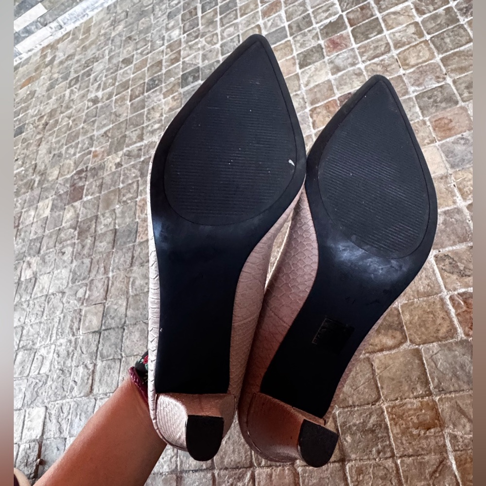 Heels - Picture 5 of 10